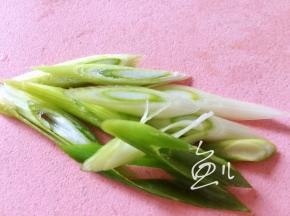 葱斜切段