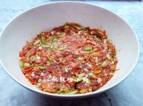 用保鲜膜盖住，送进冰箱冷藏至面团发酵好再取出