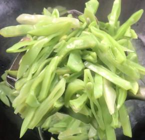 煮至9分熟，捞出沥水备用