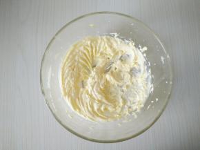 搅拌至颜色变浅。