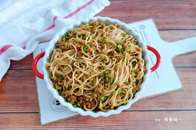 蒜苔肉末拌面