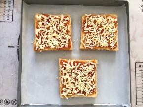 放上一层马苏里拉芝士