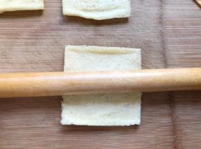 用擀面杖擀薄