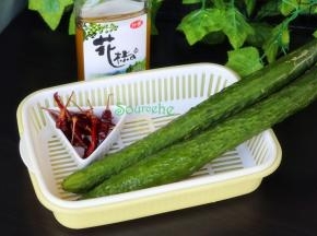 食材：黄瓜、干辣椒、芝麻油、花椒油、大蒜。