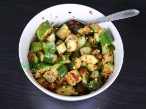 拌均的黄瓜可以直接吃也可以放入冰箱冷藏，入味更美味，但是时间不能太长，太长就不脆爽了。