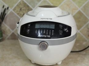 .启动铁釜饭模式，将红豆煮熟。