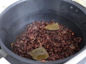 这是煮好的红豆，非常软烂。