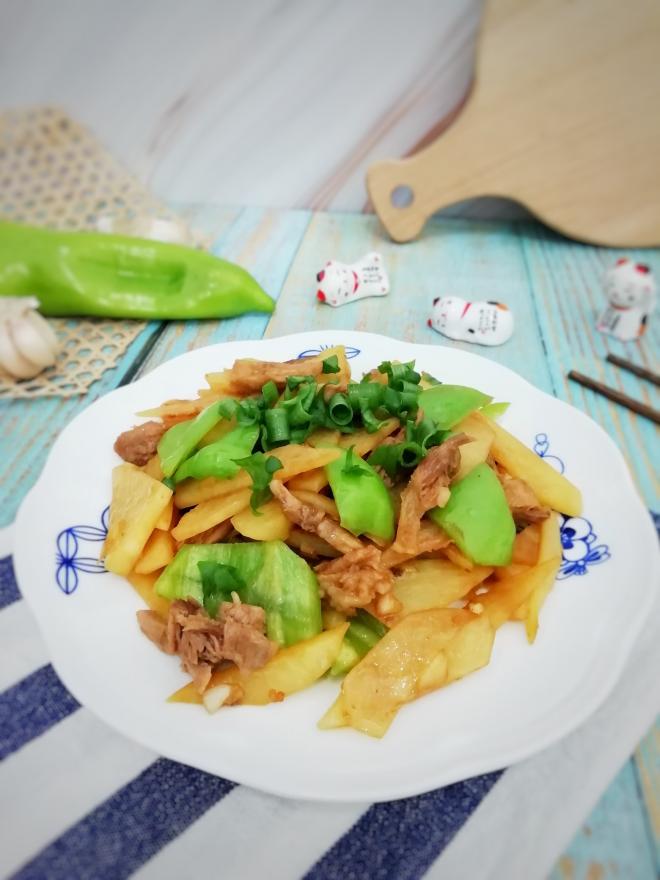 拆骨肉炒土豆青椒