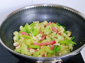 快速翻炒均匀，关火出锅。