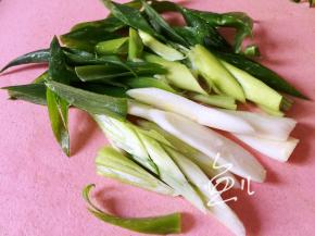 葱斜切段