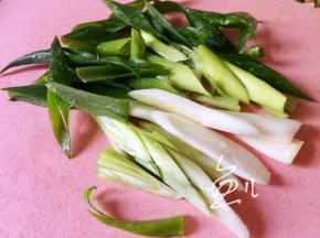 葱斜切段