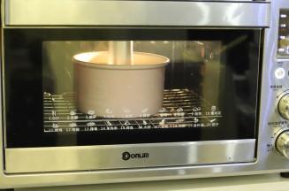 烤箱预热170度，上下火中下层38分钟。