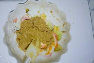 搅拌至无干面粉状态。