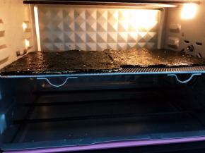 摆在烤架上放入预热好的烤箱中层100度带热风循环烤10到15分钟