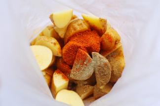 倒入所有调料。