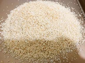 放入锅里小火炒香