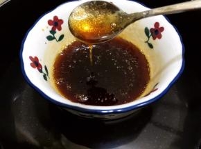 隔水加热至融化，融化好的酱汁稍浓稠