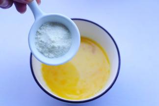 加一勺澳优能立多G4奶粉。