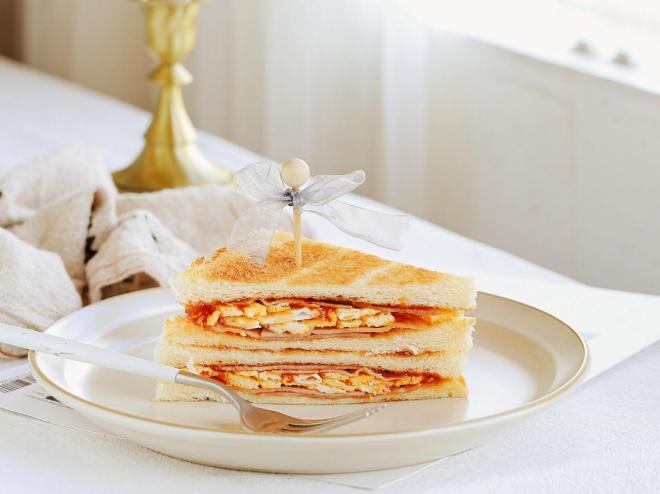 火腿肠鸡蛋三明治