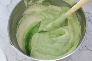 随意的翻拌几下，不要太均匀哦！