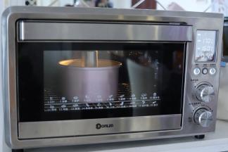 烤箱预热170度，上火170度，下火160度，中下层，烘烤时间为38-40分钟。