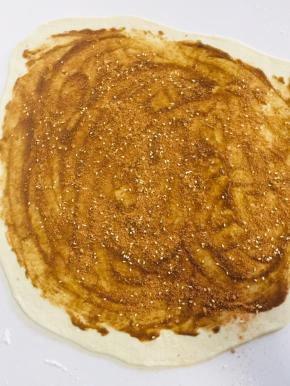 再均匀的撒上一层椒盐！（椒盐的具体做法我也有发帖，喜欢的朋友可以去看看哦！）