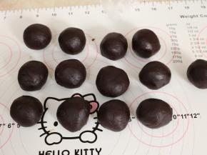 陈皮红豆沙馅分成35g一个。