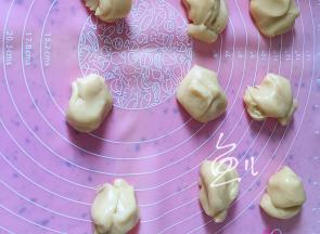 分成12等份，有点粘手，戴手套操作比较好