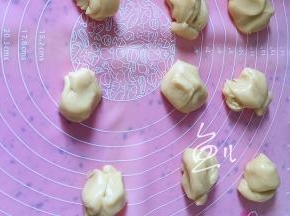 分成12等份，有点粘手，戴手套操作比较好