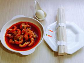 准备好挂面，一个熟鸡蛋。