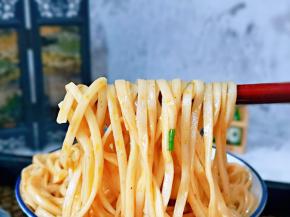 我要开动喽～一口面。