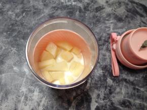 然后加入苹果丁和低脂牛奶