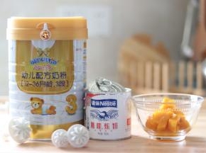 准备食材，南瓜蒸熟。奶粉是宝宝奶粉。