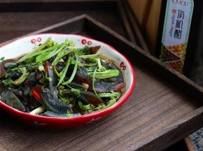 苦菊皮蛋成品图