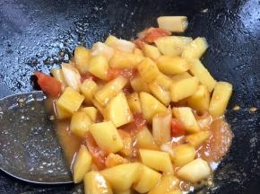 10分钟后，打开锅盖翻炒均匀即可