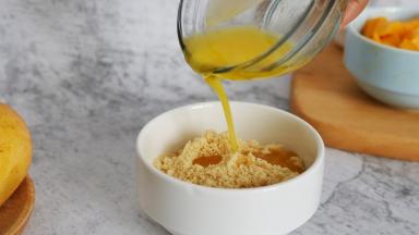 加黄油搅拌均匀