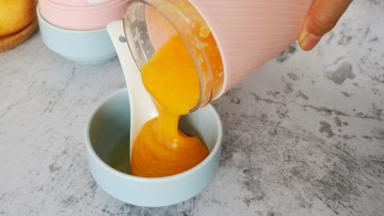 倒入吉利丁的碗中