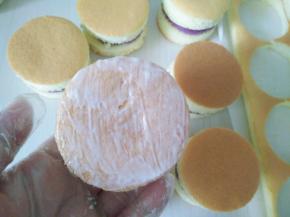 表面涂上一层沙拉酱。