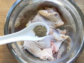 半勺黑胡椒粉
