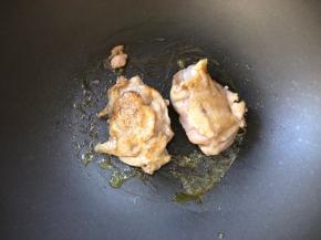 两面煎至微黄即可