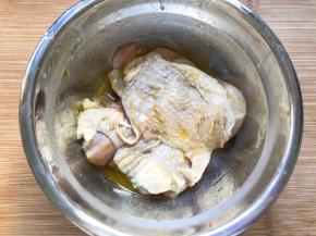 搅拌均匀腌至半小时