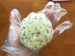 搅拌揉成团