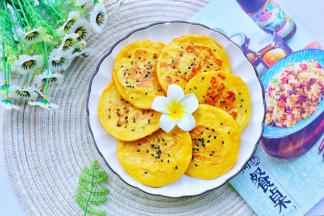 大人小孩抢着吃。