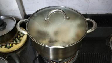 盖上盖子转中小火煲45分钟