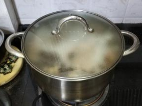 盖上盖子转中小火煲45分钟