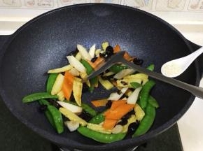 加1小匙鸡精调味即可出锅。