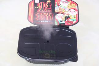 大概3分钟左右，有大量的热气冒充，这个过程正在烧烤，千万别靠近，这个非常烫手。尤其孩子不能靠近食物。