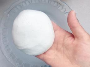 再用手揉成团。