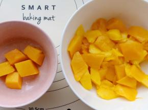 留几块形状好的做装饰，其它的榨汁用。