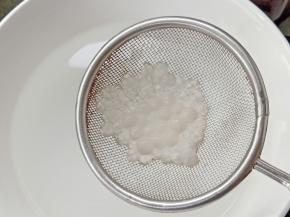 捞出来过一下凉水。